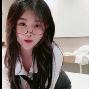 夹子音曲线S身材，娃娃臉眼鏡萌妹自拍1V-1.1G近镜头视频